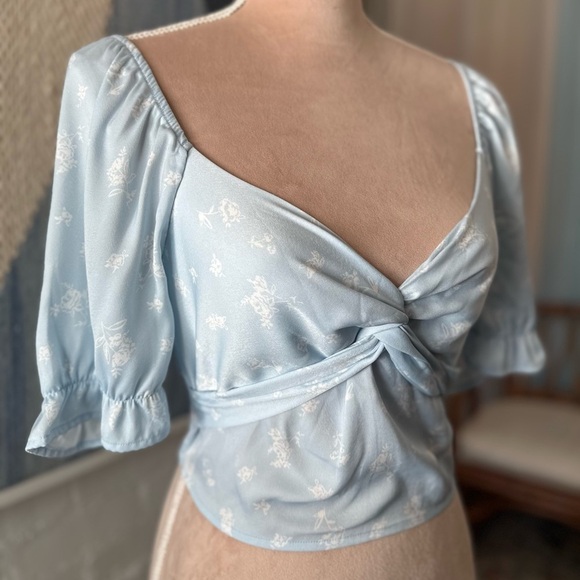Pacsun 100% Recycled Poly Blue Floral Twist Front Puff Sleeve Crop Top - Picture 6 of 10